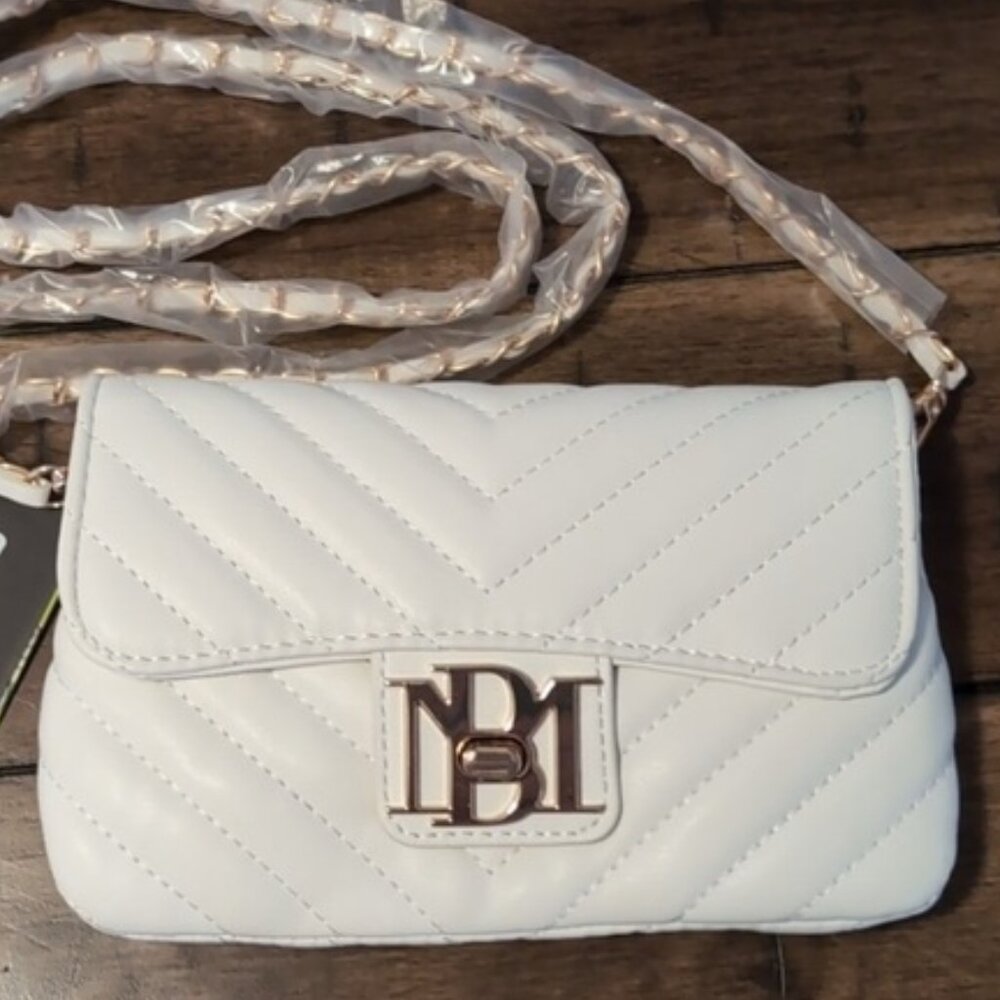 Badgley Mischka White Quilted Gold Turnlock Chain Crossbody Clutch Purse Bag NWT